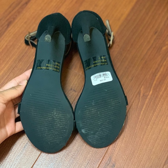 Heels - Picture 3 of 3